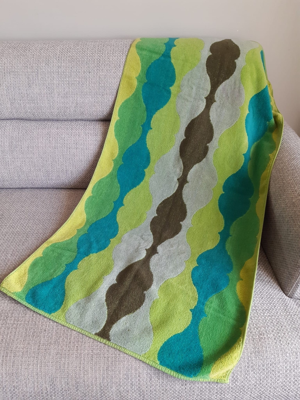*SALE 2 for $20* 70s Wave Pattern Green & Teal Bath Towel